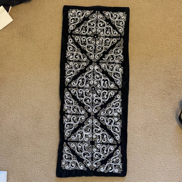NEW Beaded Table Runner - Picture 4 of 4
